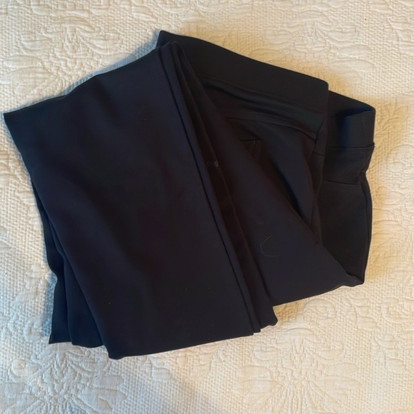 HUE Classic Black Leggings Two Back Pockets NWOT Soft Comfortable Stretch Large - Picture 5 of 6